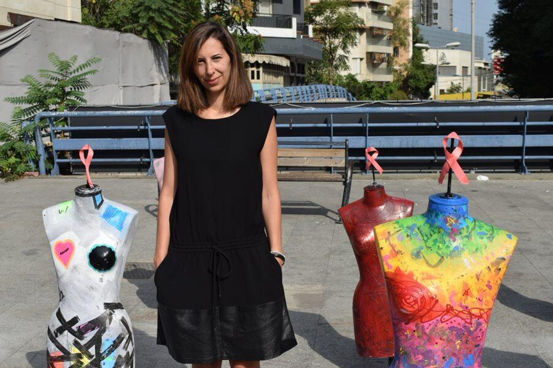 مجسمات نسائية في بيروت للتوعية من سرطان الثدي - سبوتنيك عربي, 1920, 21.10.2022