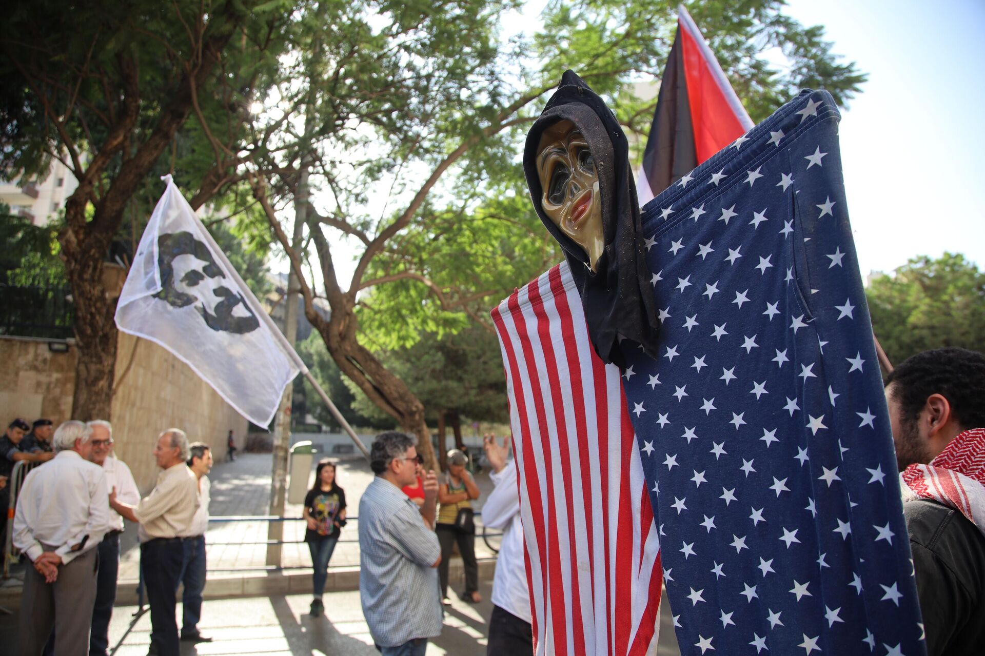 اعتصام أمام السفارة الفرنسية في بيروت في الذكرى 38 على اعتقال جورج عبد الله - سبوتنيك عربي, 1920, 22.10.2022