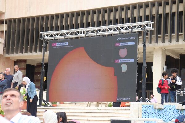 هواة الفلك السوريين يرصدون كسوف الشمس في دمشق هواة الفلك السوريين يرصدون كسوف الشمس في دمشق - سبوتنيك عربي