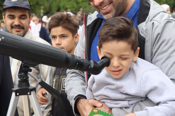 هواة الفلك السوريين يرصدون كسوف الشمس في دمشق هواة الفلك السوريين يرصدون كسوف الشمس في دمشق - سبوتنيك عربي