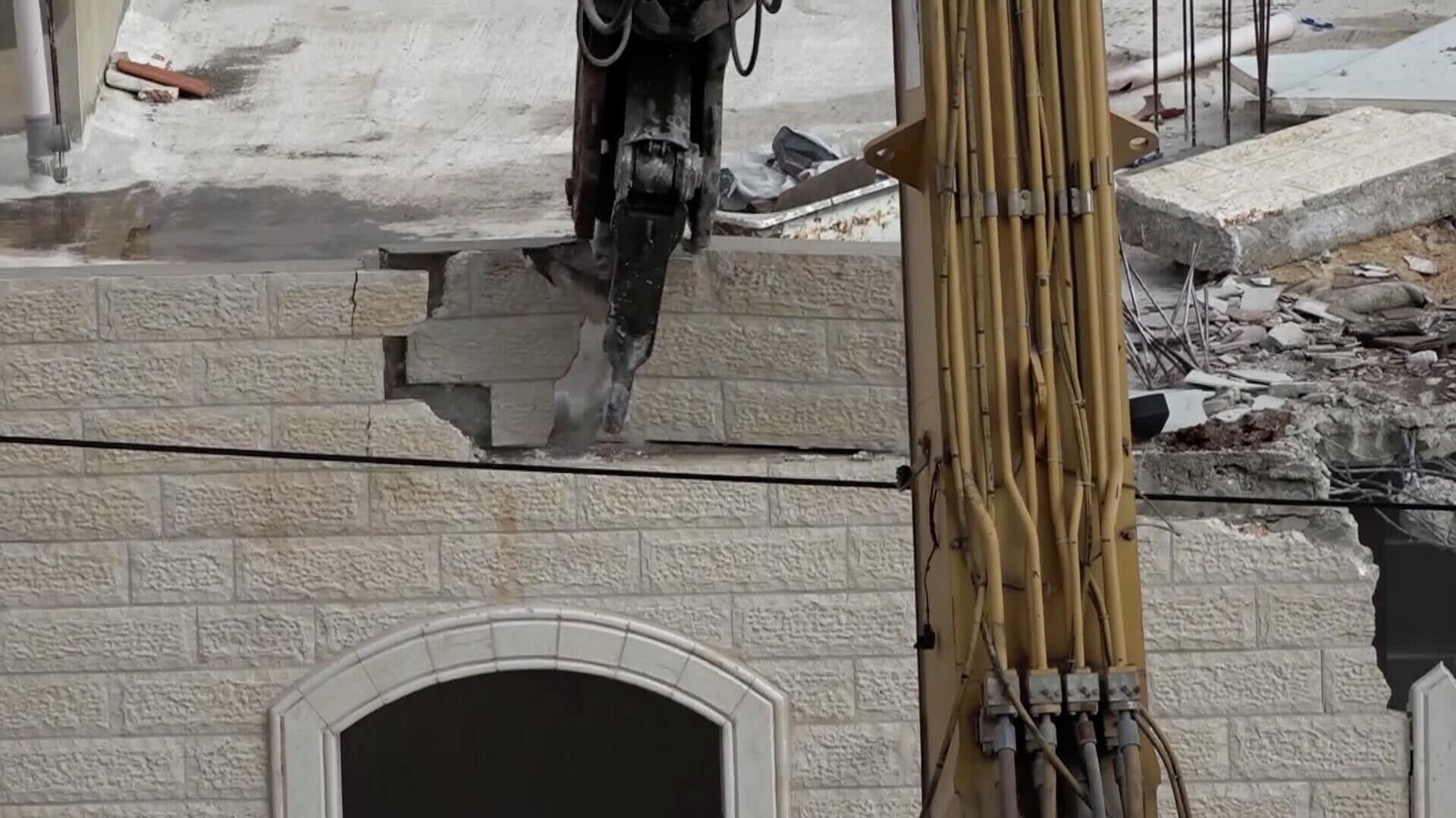 القوات الإسرائيلية تقوم بتدمير منزل لعائلة فلسطينية لأحد الشهداء في الضفة الغربية - سبوتنيك عربي, 1920, 28.10.2022