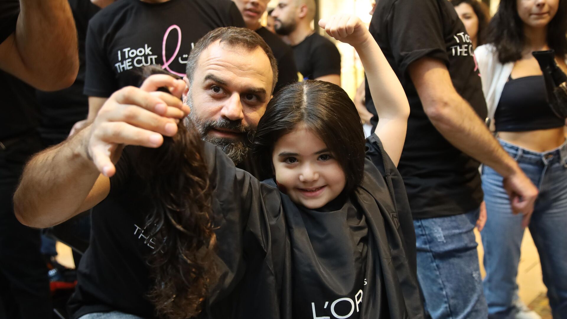 حملة للتبرع بالشعر لمرضى السرطان في ختام الشهر الوردي في لبنان حملة للتبرع بالشعر لمرضى السرطان في ختام الشهر الوردي في لبنان - سبوتنيك عربي, 1920, 31.10.2022