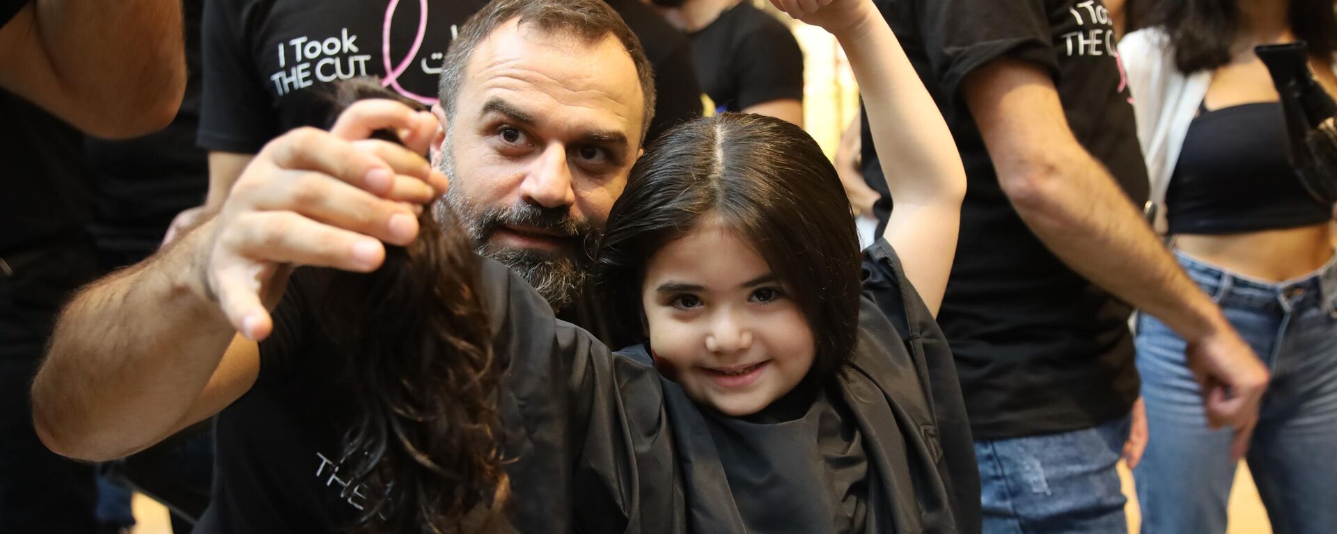 حملة للتبرع بالشعر لمرضى السرطان في ختام الشهر الوردي في لبنان - سبوتنيك عربي, 1920, 31.10.2022