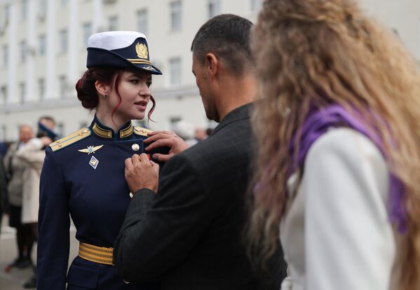 المشاركات في حفل تخرج الضباط اليافعين في معهد كراسنودار العالي للطيران العسكري باسم بطل الاتحاد السوفيتي أ. ك. سيروف - سبوتنيك عربي