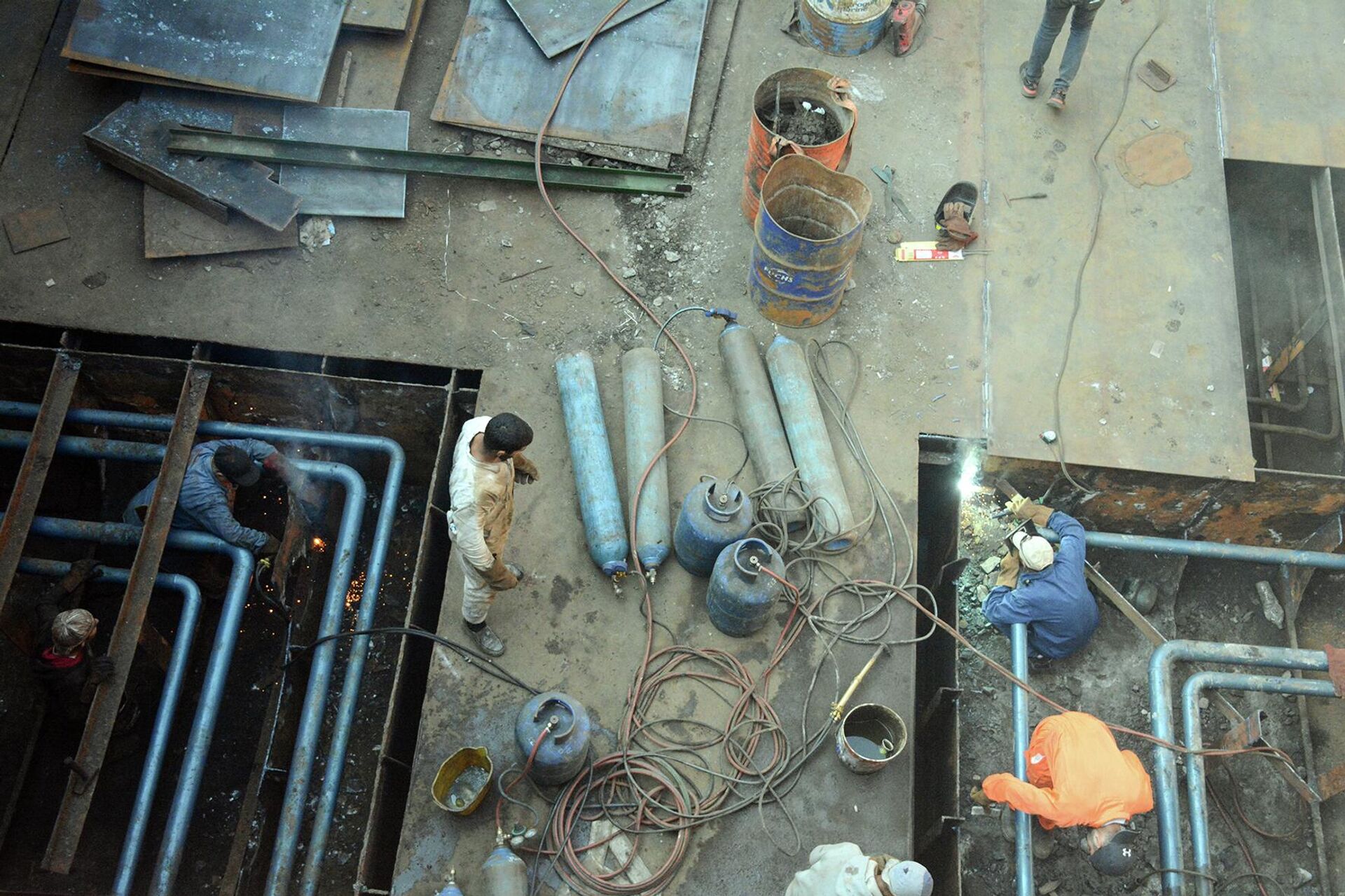 سفّان سوري يواجه الحصار ويستقطب أول سفينة أجنبية إلى (حوضه) في بانياس سفّان سوري يواجه الحصار ويستقطب أول سفينة أجنبية إلى (حوضه) في بانياس - سبوتنيك عربي, 1920, 02.11.2022