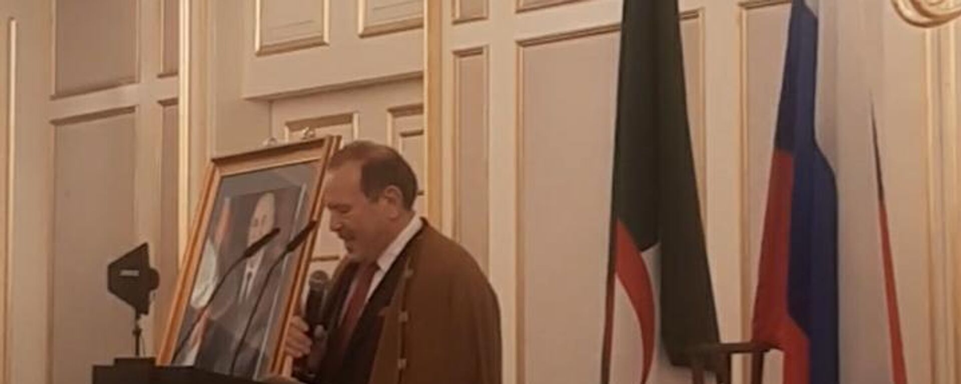 سعادة السفير الجزائري لدى روسيا الاتحادية، إسماعيل بن عمارة خلال احتفالية عيد الثورة التحريرية الـ 68 للجزائر في سفارة الجزائر في موسكو، روسيا - سبوتنيك عربي, 1920, 02.11.2022