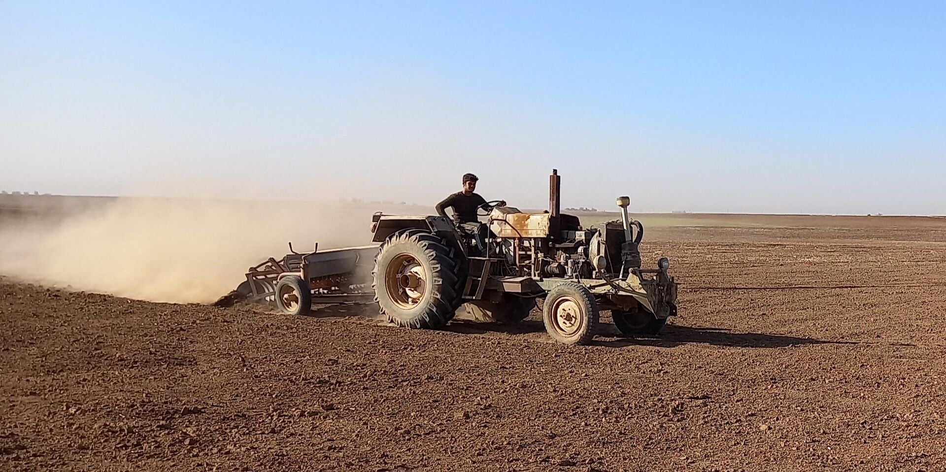 مزراعو شرقي سوريا بين مطرقة الاحتلال الأمريكي وغياب الدعم الحكومي مزراعو شرقي سوريا بين مطرقة الاحتلال الأمريكي وغياب الدعم الحكومي - سبوتنيك عربي, 1920, 10.11.2022