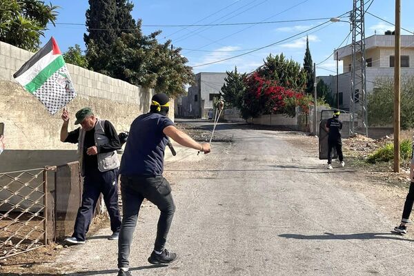 مواجهات مع القوات الإسرائيلية خلال مسيرات شعبية بالضفة الغربية مواجهات مع القوات الإسرائيلية خلال مسيرات شعبية بالضفة الغربية - سبوتنيك عربي