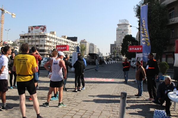 فعاليات سباقات ماراثون دمشق لمسافة (42.195) كم في العاصمة السورية دمشق، بمشاركة عدائين أجانب - سبوتنيك عربي
