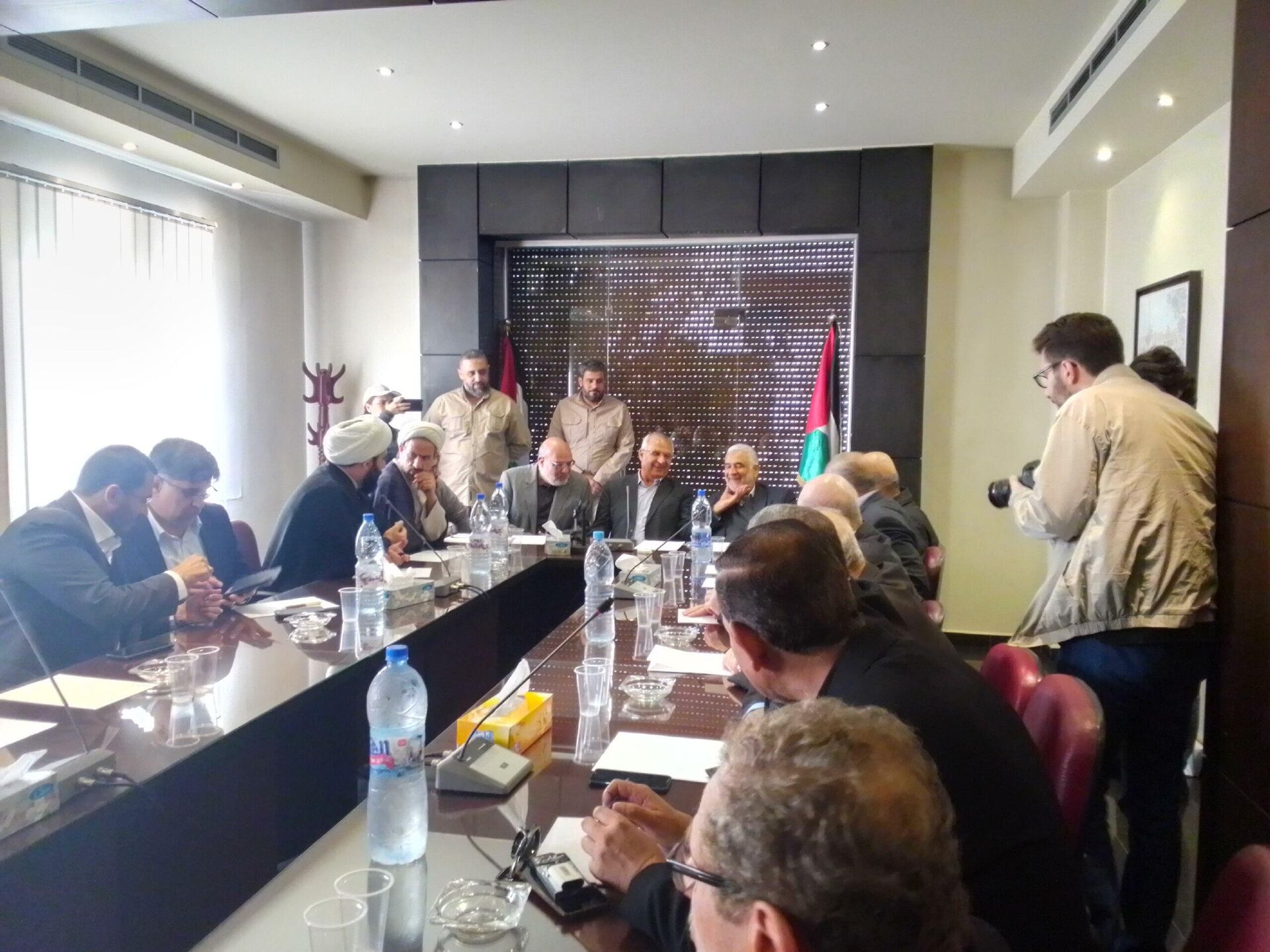 معاون رئيس مجلس الشورى الإيراني للشؤون الفلسطينية مجتبى أبطحي في لقاء مع الأمناء العامين لفصائل المقاومة الفلسطينية في دمشق  - سبوتنيك عربي, 1920, 12.11.2022