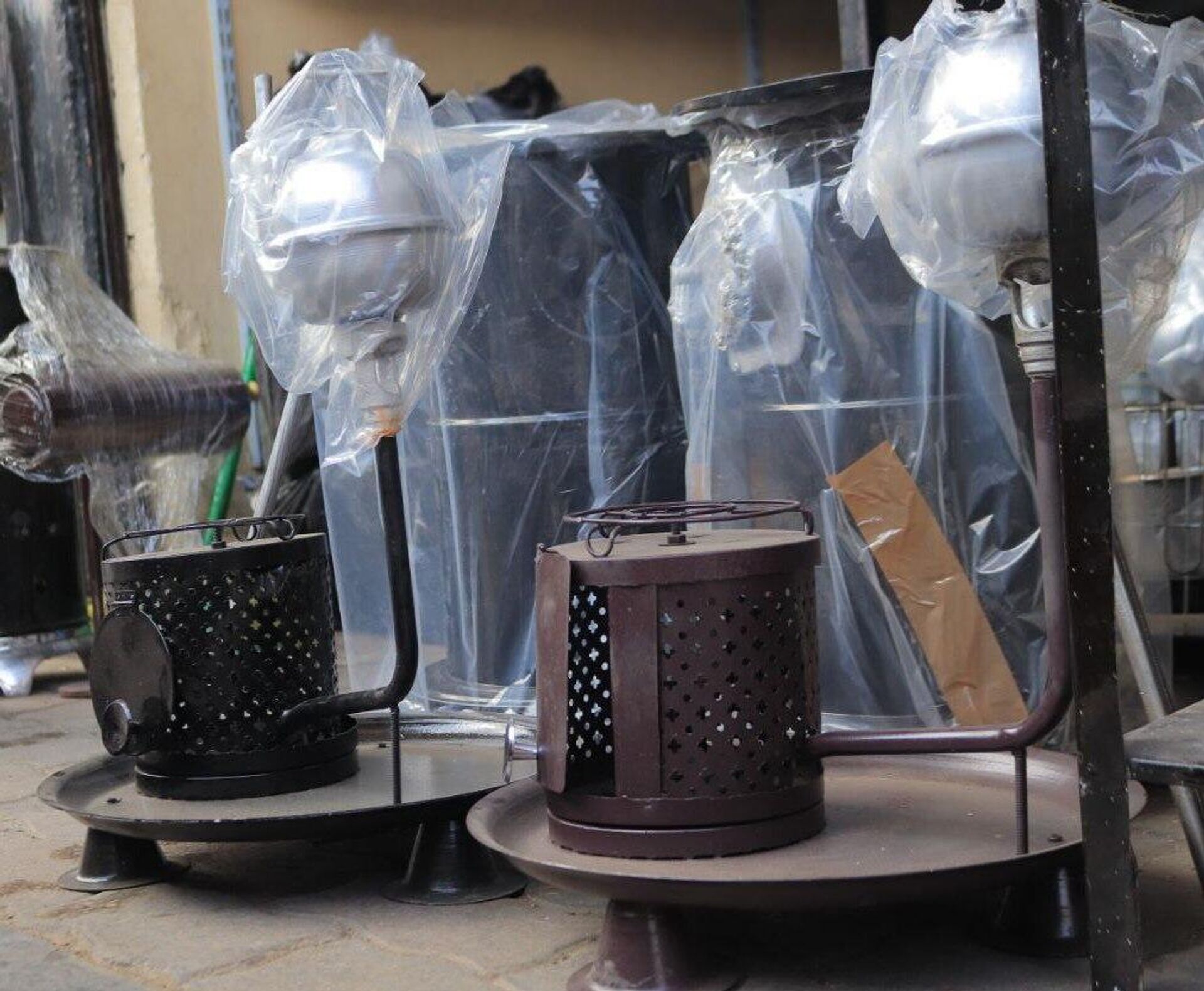 انتشار مدافئ قديمة في سوريا على خلفية الحصار الاقتصادي القاسي وسرقة نفط البلاد - سبوتنيك عربي, 1920, 18.11.2022