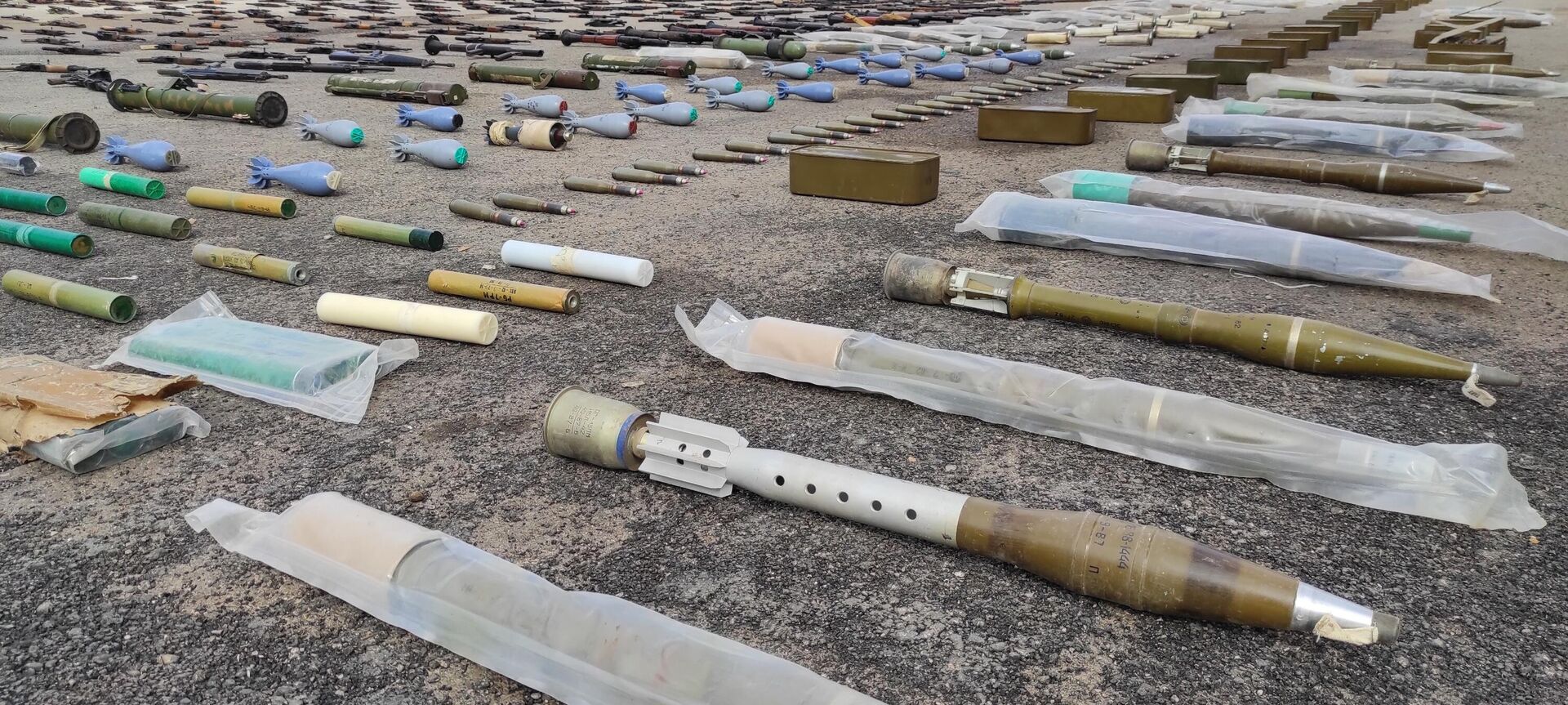 ضبط عبوات ناسفة بأشكال غريبة في منزل أمير داعش بأحد أحياء درعا - سبوتنيك عربي, 1920, 19.11.2022