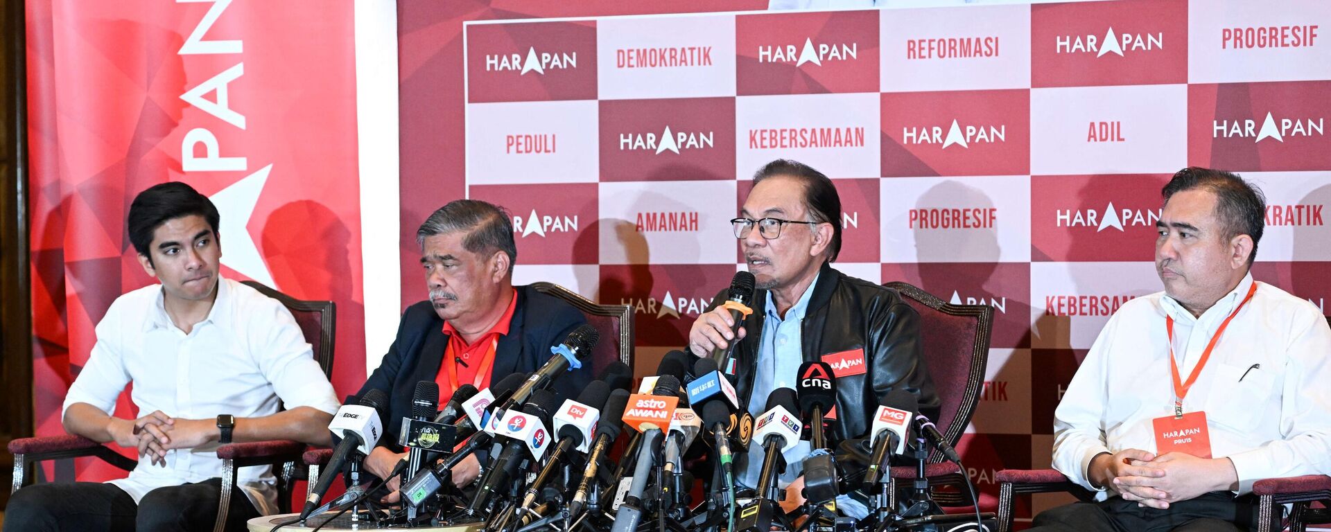 زعيم المعارضة الماليزية أنور إبراهيم يعقد مؤتمرا صحفيا في كوالالمبور، 20 نوفمبر 2022. - سبوتنيك عربي, 1920, 25.10.2023