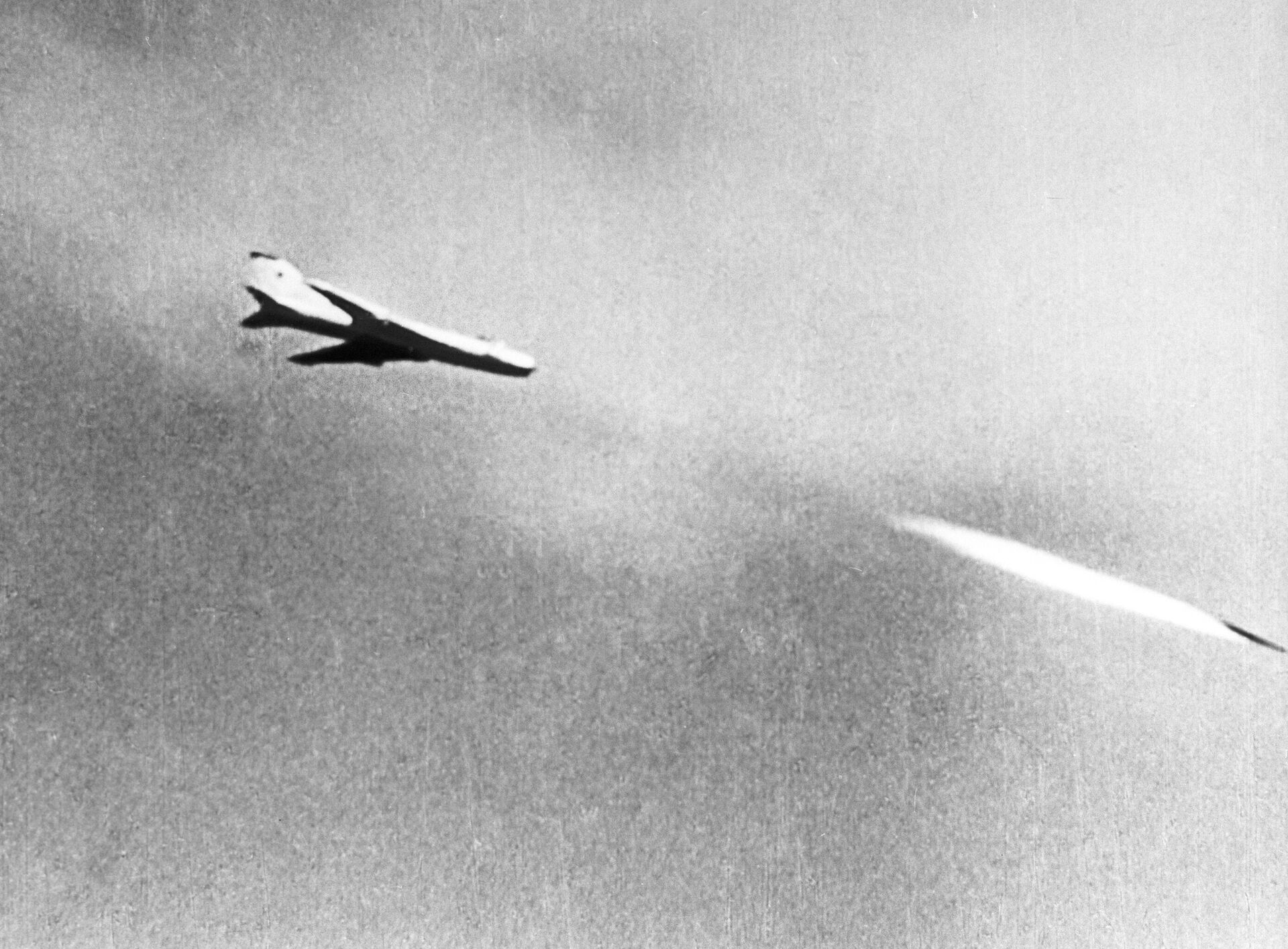 طائرة حربية خلال إطلاق صاروخ جو أرض - سبوتنيك عربي, 1920, 23.11.2022