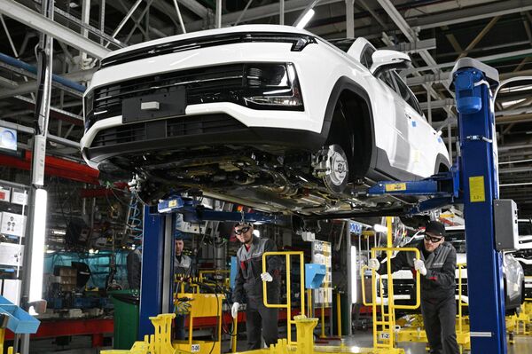 عرض سيارة موسكفيتش في مصنع موسكو للسيارات موسكفيتش، روسيا 23 نوفمبر 2022 - سبوتنيك عربي