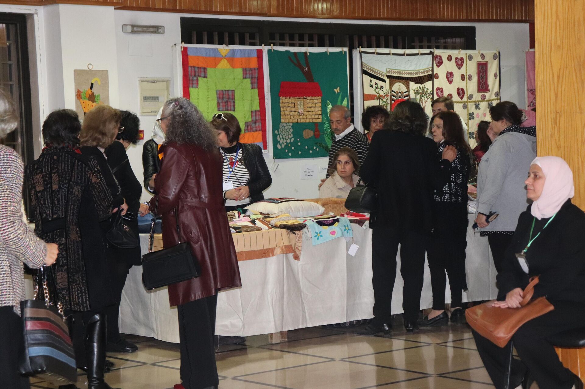 نساء سوريات ينسجن حنينهن إلى الحياة من بقايا الأقمشة الميتة - سبوتنيك عربي, 1920, 02.12.2022