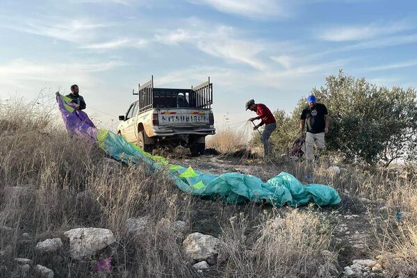 شاب فلسطيني يحقق حلمه بالطيران ويصبح قبطان طائرة شراعية صنعها بيده شاب فلسطيني يحقق حلمه بالطيران ويصبح قبطان طائرة شراعية صنعها بيده - سبوتنيك عربي