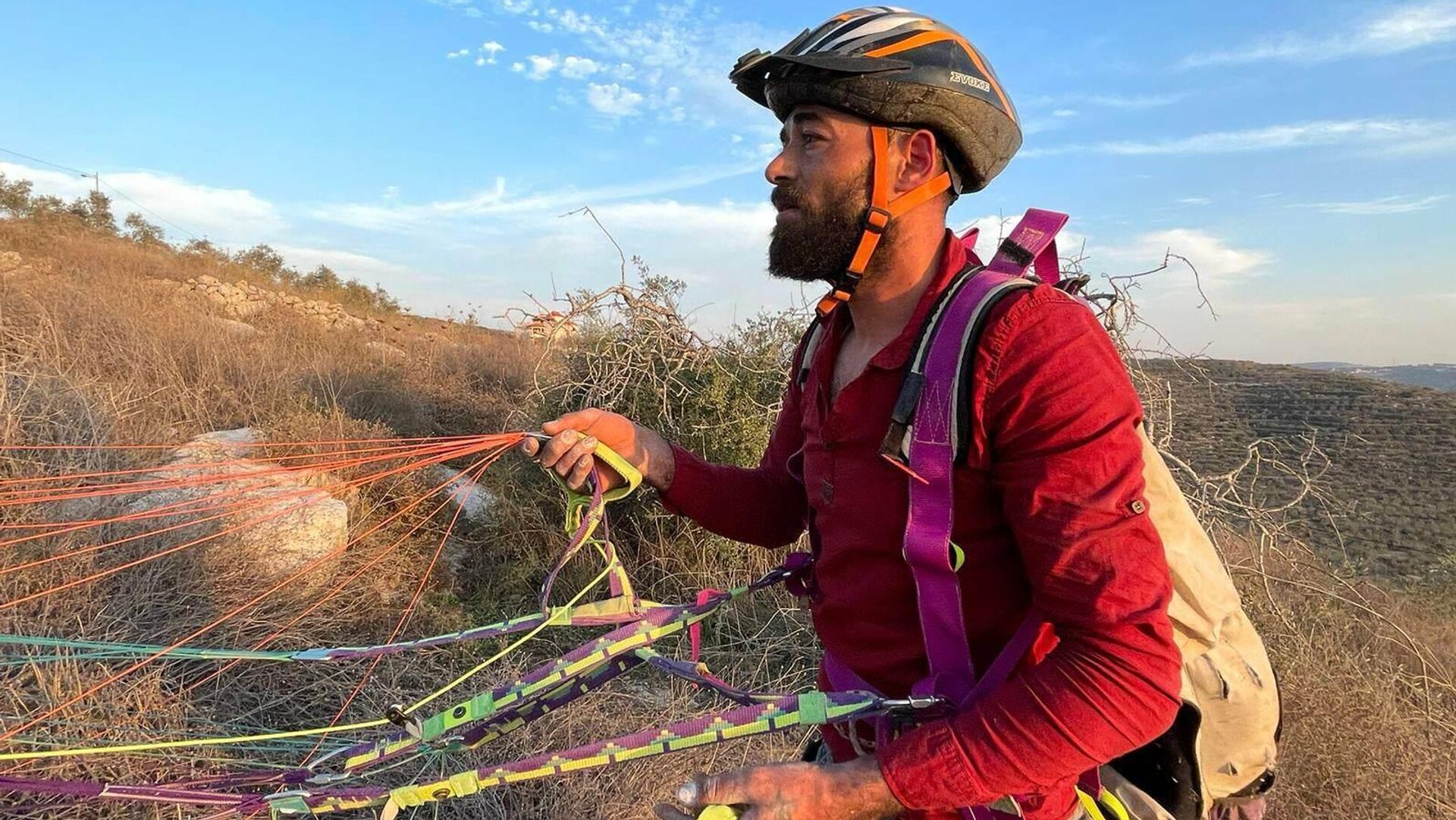 شاب فلسطيني يحقق حلمه بالطيران ويصبح قبطان طائرة شراعية صنعها بيده شاب فلسطيني يحقق حلمه بالطيران ويصبح قبطان طائرة شراعية صنعها بيده - سبوتنيك عربي, 1920, 05.12.2022