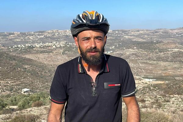 شاب فلسطيني يحقق حلمه بالطيران ويصبح قبطان طائرة شراعية صنعها بيده شاب فلسطيني يحقق حلمه بالطيران ويصبح قبطان طائرة شراعية صنعها بيده - سبوتنيك عربي