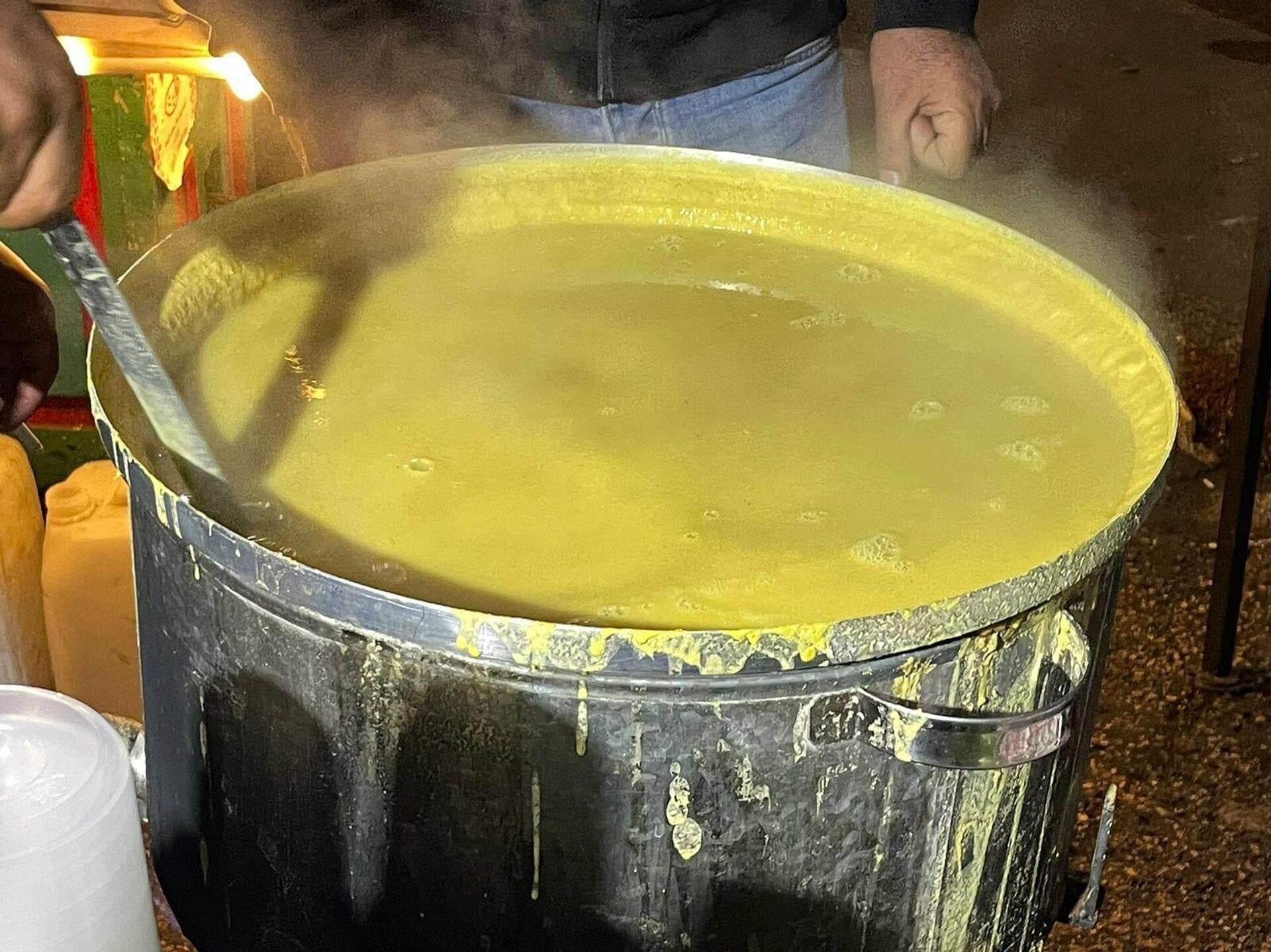 شاب فلسطيني يواجه البطالة بمشروع بسطة عدس في مدينة نابلس - سبوتنيك عربي, 1920, 09.12.2022