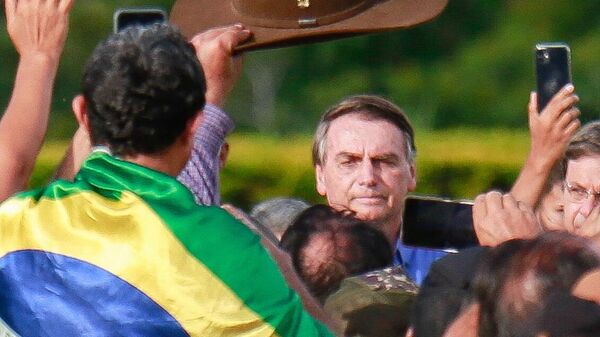 الرئيس البرازيلي، جاير بولسونارو، يتحدث لأنصاره بعد هزيمته في الانتخابات الرئاسية، 9 ديسمبر/ كانون الأول 2022 - سبوتنيك عربي