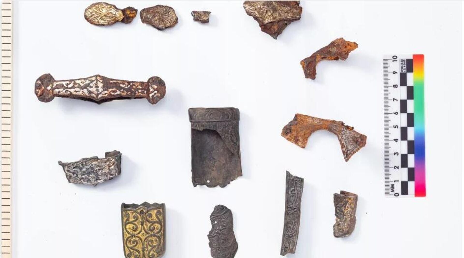 قطع من سيف تعود إلى القرن الخامس عشر. - سبوتنيك عربي, 1920, 14.12.2022