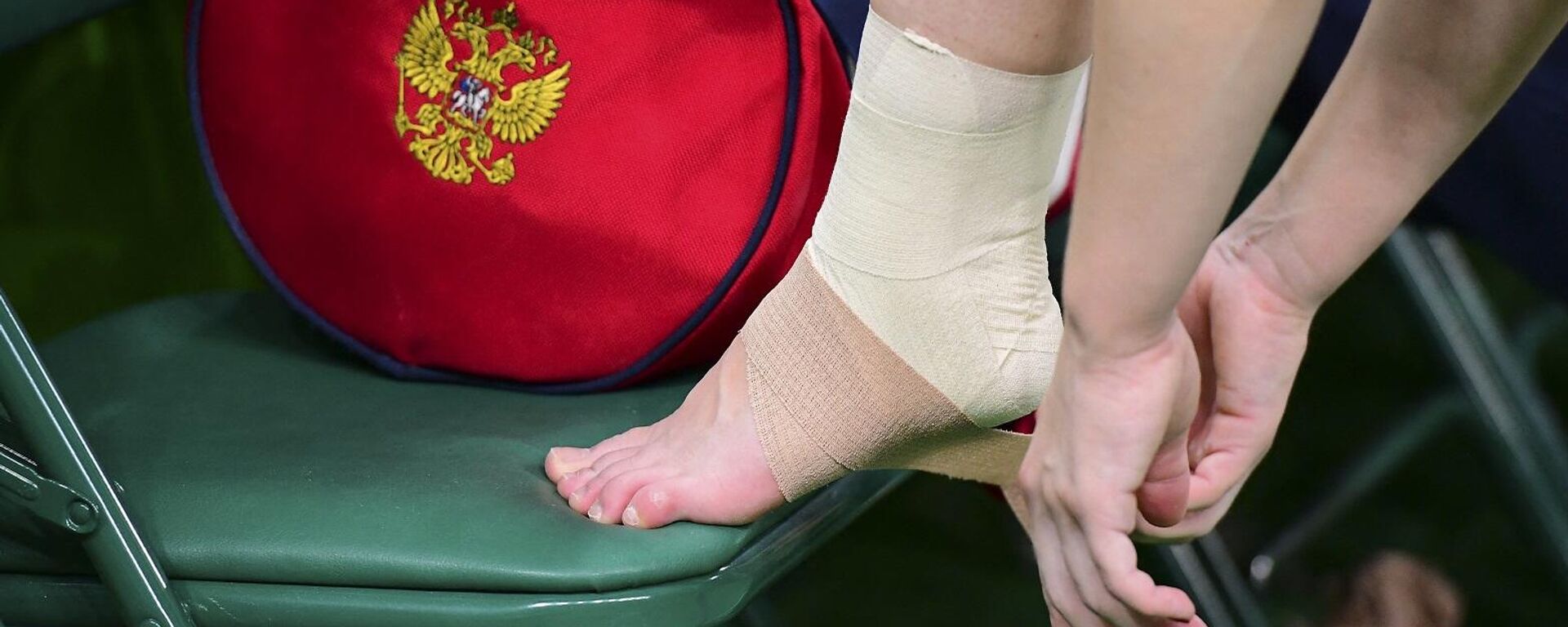 لاعبة جمباز روسية تضع ضمادات على قدمها خلال التصفيات المؤهلة للجمباز الفني للسيدات في الساحة الأولمبية خلال دورة الألعاب الأولمبية ريو 2016 في ريو دي جانيرو، 7 أغسطس/ آب 2016 - سبوتنيك عربي, 1920, 15.12.2022