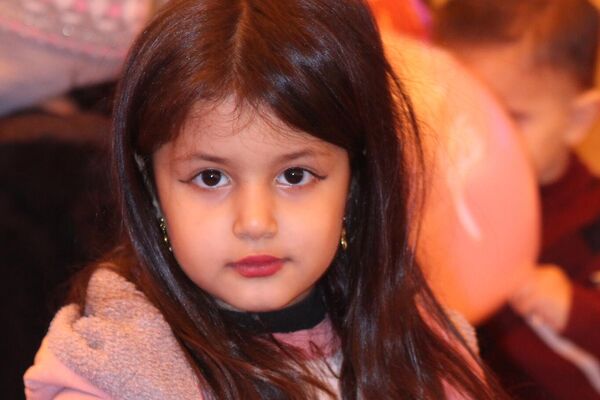 بابا نويل ينتزع أشواك الحصار والحرب من وجوه أطفال الحسكة - سبوتنيك عربي