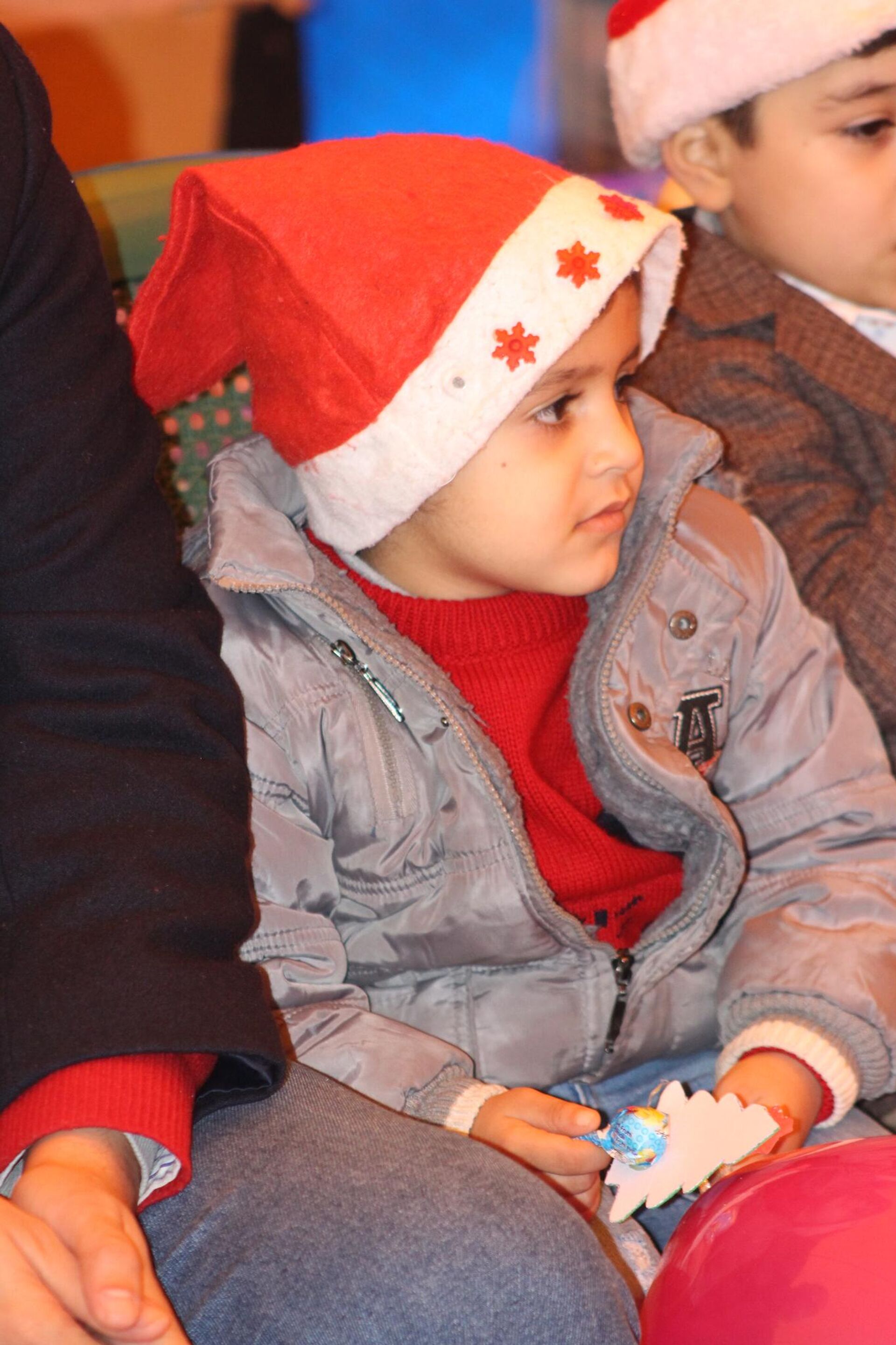 بابا نويل ينتزع أشواك الحصار والحرب من وجوه أطفال الحسكة - سبوتنيك عربي, 1920, 16.12.2022