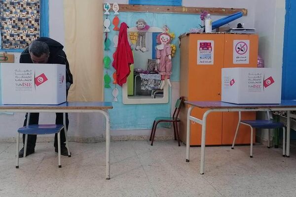 أكثر من 9 ملايين ناخب تونسي يصوتون لاختيار من يمثلهم في البرلمان القادم
 - سبوتنيك عربي