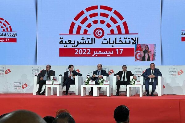 مؤتمر صحفي لرئيس الهيئة العليا المستقلة للانتخابات بتونس فاروق بوعسكر بالتزامن مع الانتخابات البرلمانية - سبوتنيك عربي