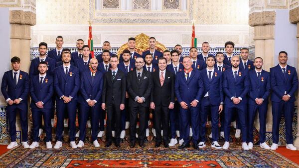 الملك محمد السادس ملك المغرب يكرم المنتخب الوطني لكرة القدم بعد إنجاز مونديال قطر 2022 - سبوتنيك عربي