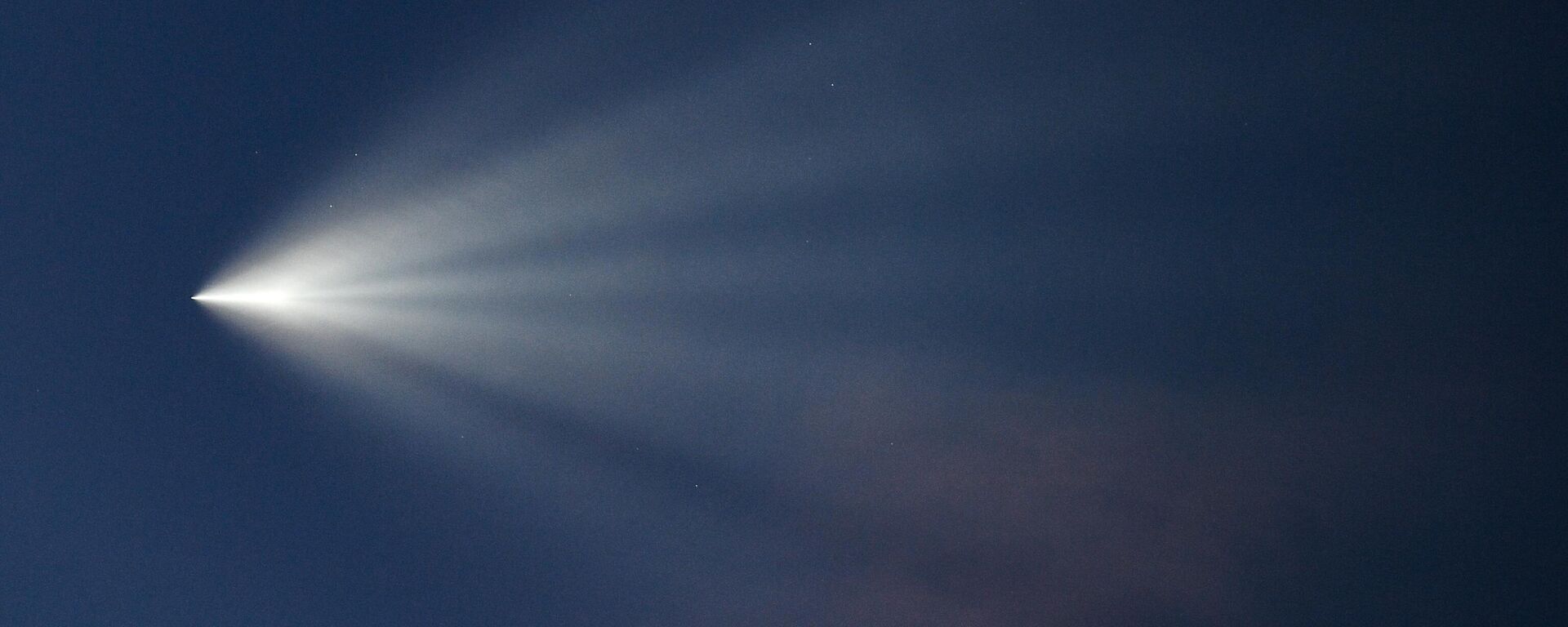 مشاهد لانطلاق مركبة الإطلاق سايوز 2.1 آ مع مركبة نقل الشحن بروغريس إم إس الروسية  - سبوتنيك عربي, 1920, 20.04.2026