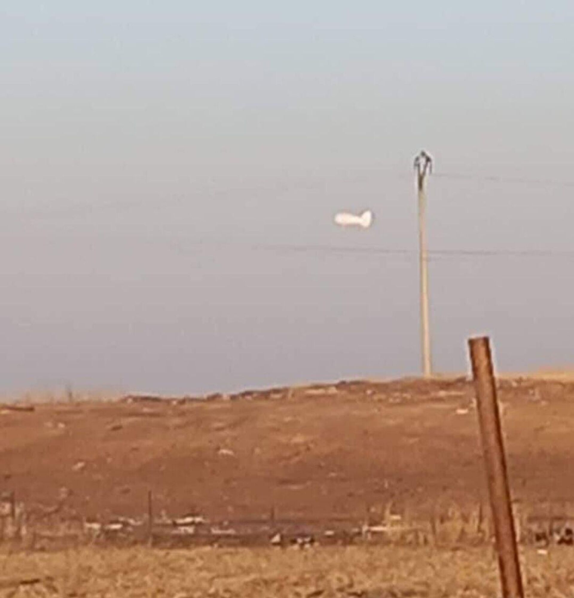 الجيش الأمريكي يستنجد بمناطيد حرارية لمراقبة محيط قواعده في حقول النفط والغاز شرقي سوريا - سبوتنيك عربي, 1920, 11.01.2023