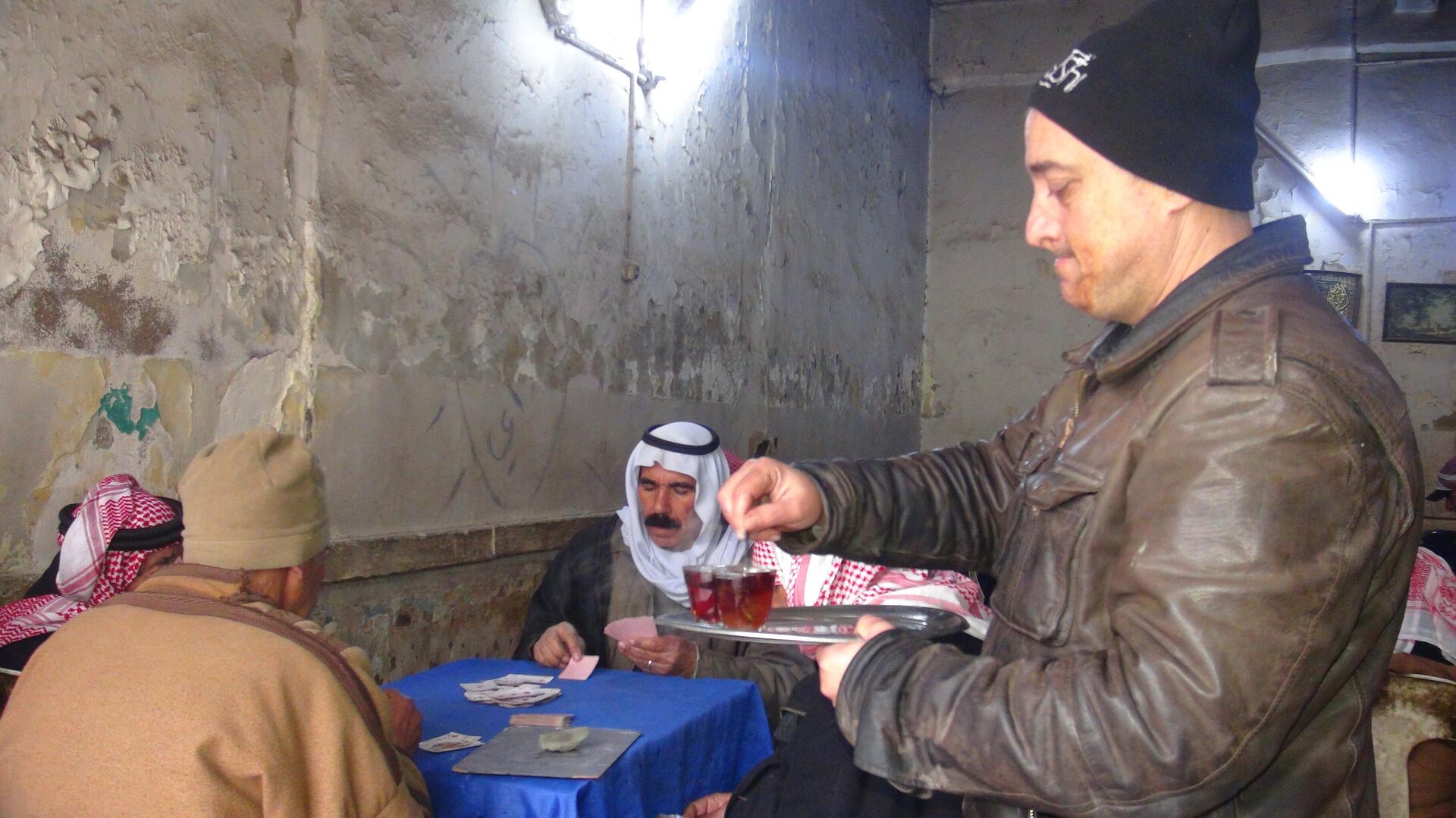 رغم بساطته.. مقهى (البريد) في مدينة الحسكة السورية شاهد على 6 عقود من تاريخها رغم بساطته.. مقهى (البريد) في مدينة الحسكة السورية شاهد على 6 عقود من تاريخها - سبوتنيك عربي, 1920, 13.01.2023