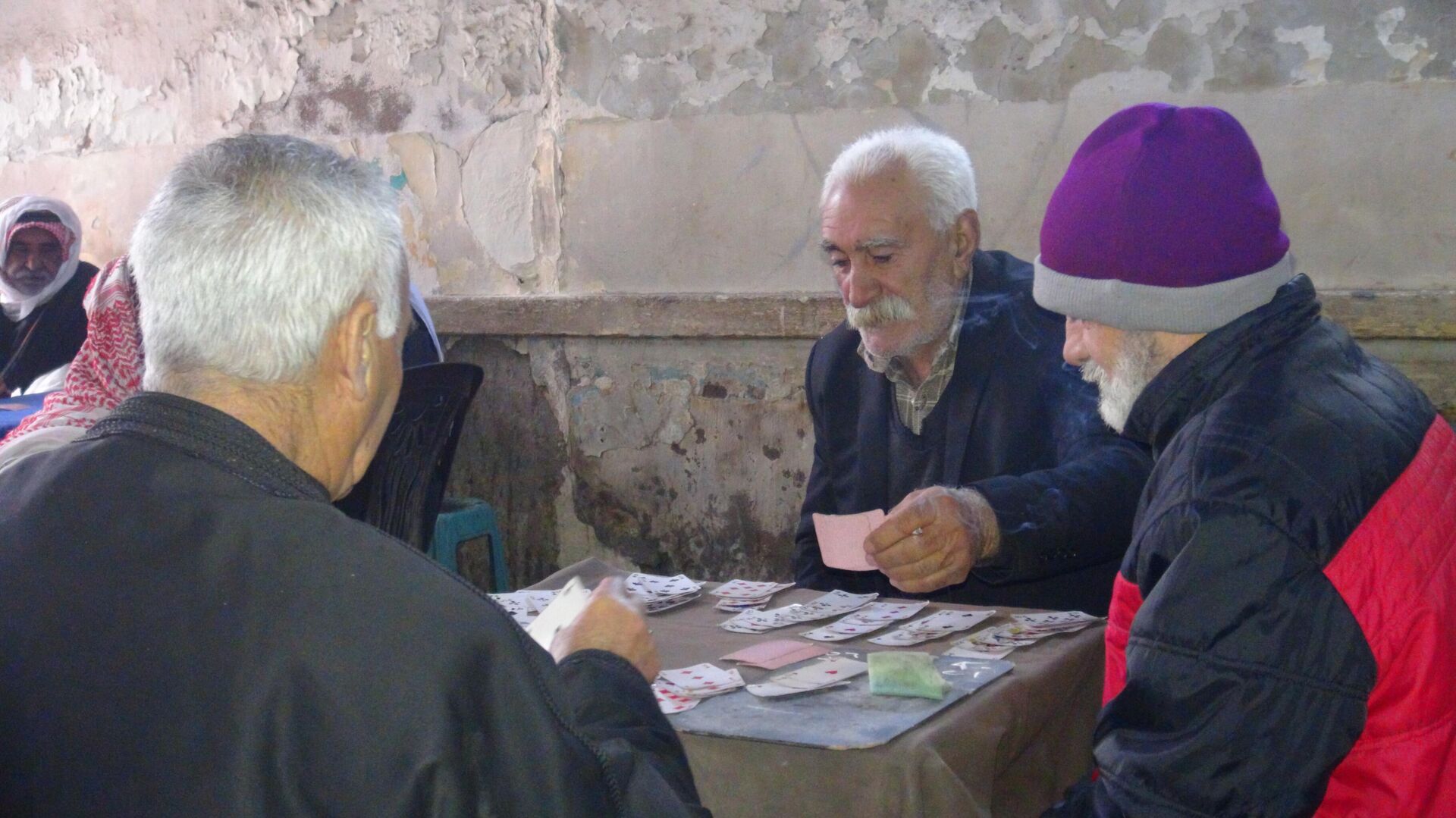 رغم بساطته.. مقهى (البريد) في مدينة الحسكة السورية شاهد على 6 عقود من تاريخها رغم بساطته.. مقهى (البريد) في مدينة الحسكة السورية شاهد على 6 عقود من تاريخها - سبوتنيك عربي, 1920, 13.01.2023