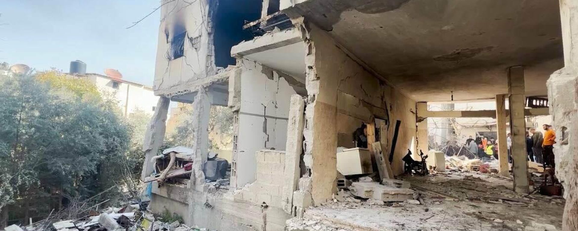 آلاف الفلسطينيين يشاركون في تشييع قتلى جنين والحداد يعم الأراضي الفلسطينية
 - سبوتنيك عربي, 1920, 04.07.2023