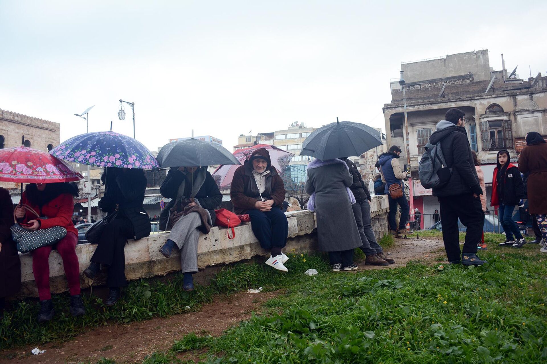 أهالي اللاذقية يقضون يومهم في العراء خوفاً من تسونامي أو زلزال جديد - سبوتنيك عربي, 1920, 06.02.2023
