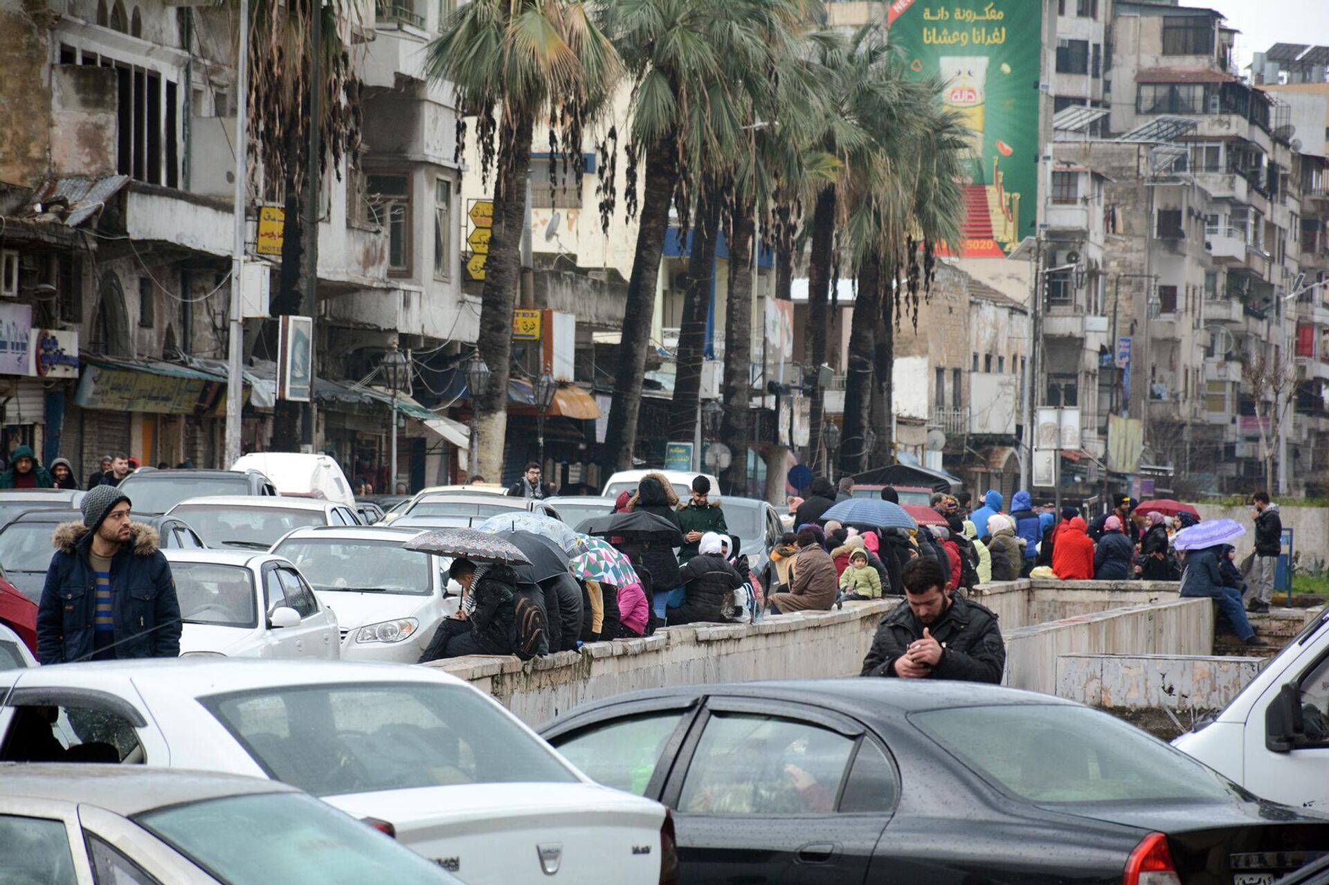 أهالي اللاذقية يقضون يومهم في العراء خوفاً من تسونامي أو زلزال جديد - سبوتنيك عربي, 1920, 06.02.2023