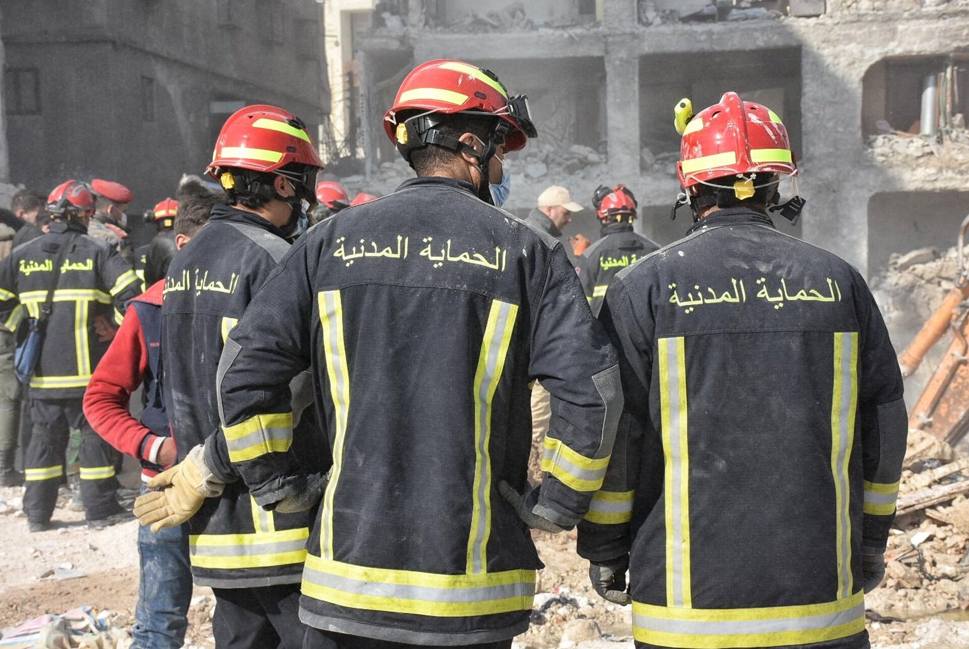 سبوتنيك تواكب محاولات فرق الإنقاذ الجزائرية لانتشال 14 جثة من تحت أنقاض أحد الأبنية حي المشارقة بمدينة حلب - سبوتنيك عربي, 1920, 13.02.2023