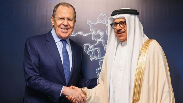 وزير الخارجية الروسي سيرغي لافروف ووزير الخارجية البحريني عبد اللطيف بن راشد الزياني  - سبوتنيك عربي