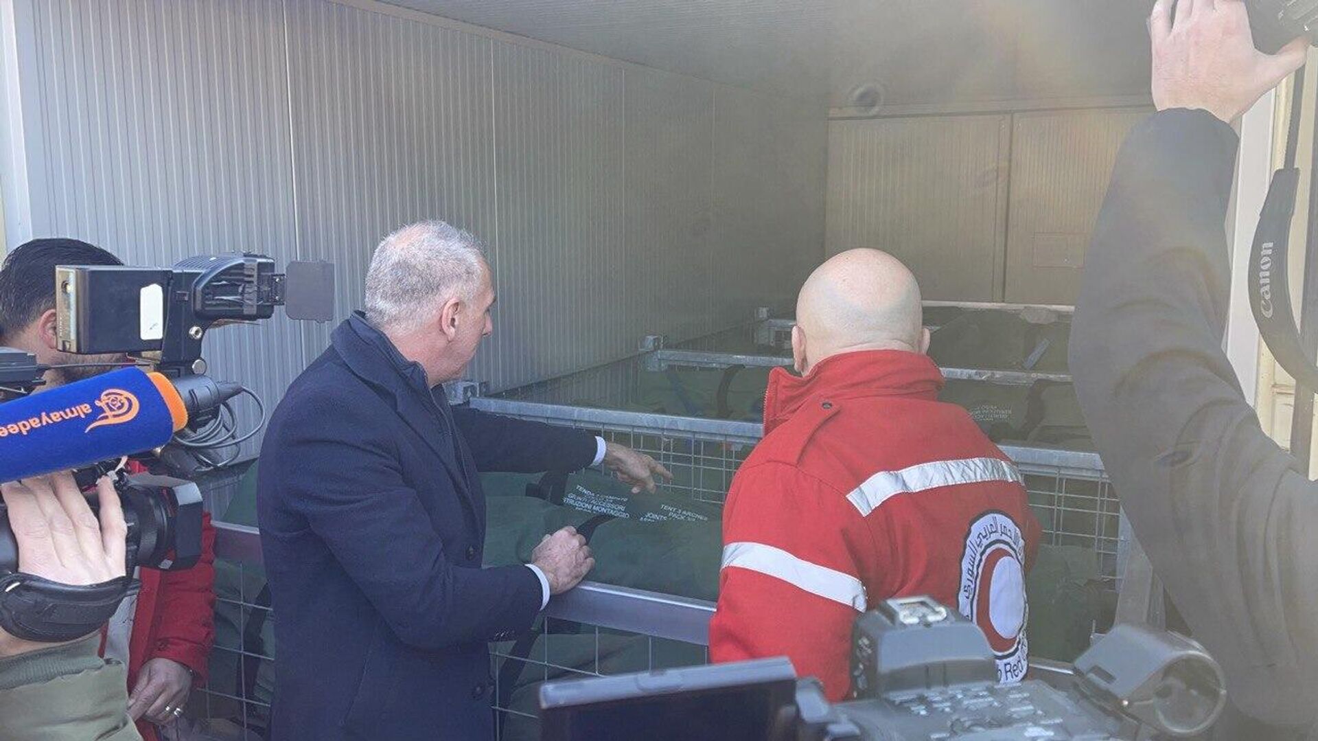 رئيس الهلال الأحمر السوري: ننتظر قبول المجموعات المسلحة بالسماح للمساعدات بالدخول إلى إدلب - سبوتنيك عربي, 1920, 18.02.2023