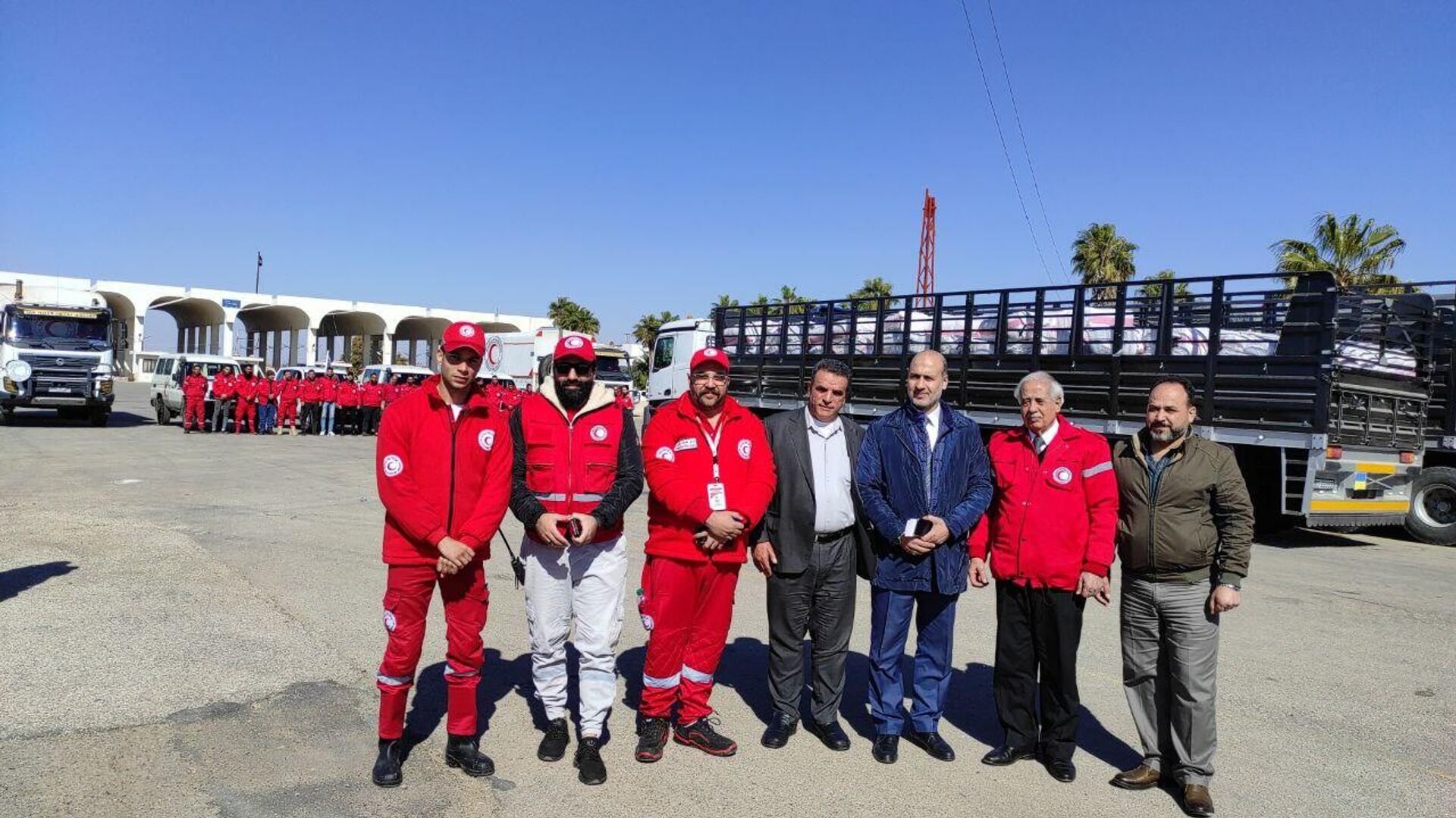 بالتنسيق بين جيشي البلدين.. قافلة إغاثية أردنية تدخل الأراضي السورية - سبوتنيك عربي, 1920, 18.02.2023