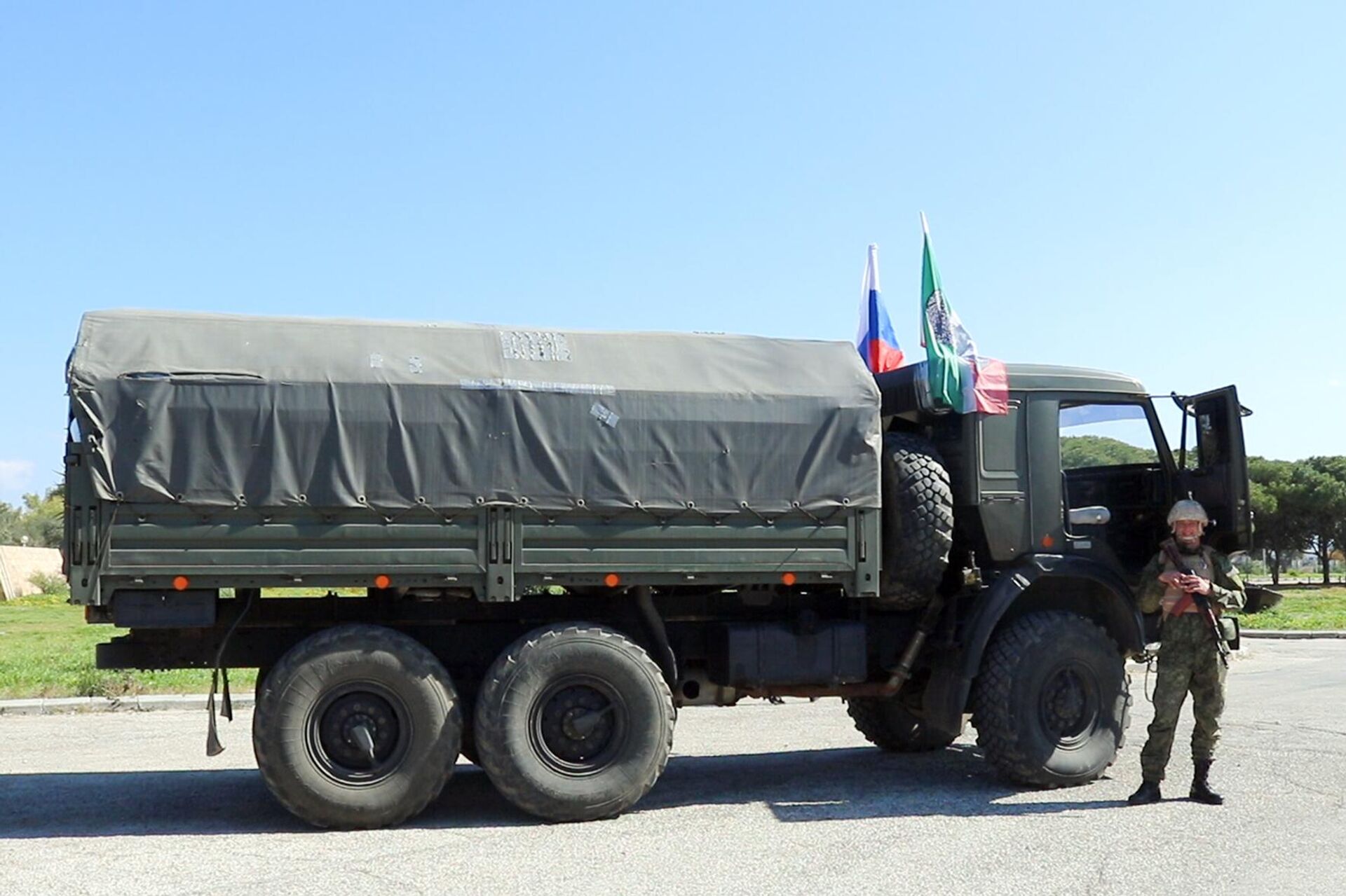 مساعدات إغاثية شيشانية لمتضرري الزلزال في مراكز إيواء باللاذقية - سبوتنيك عربي, 1920, 22.02.2023
