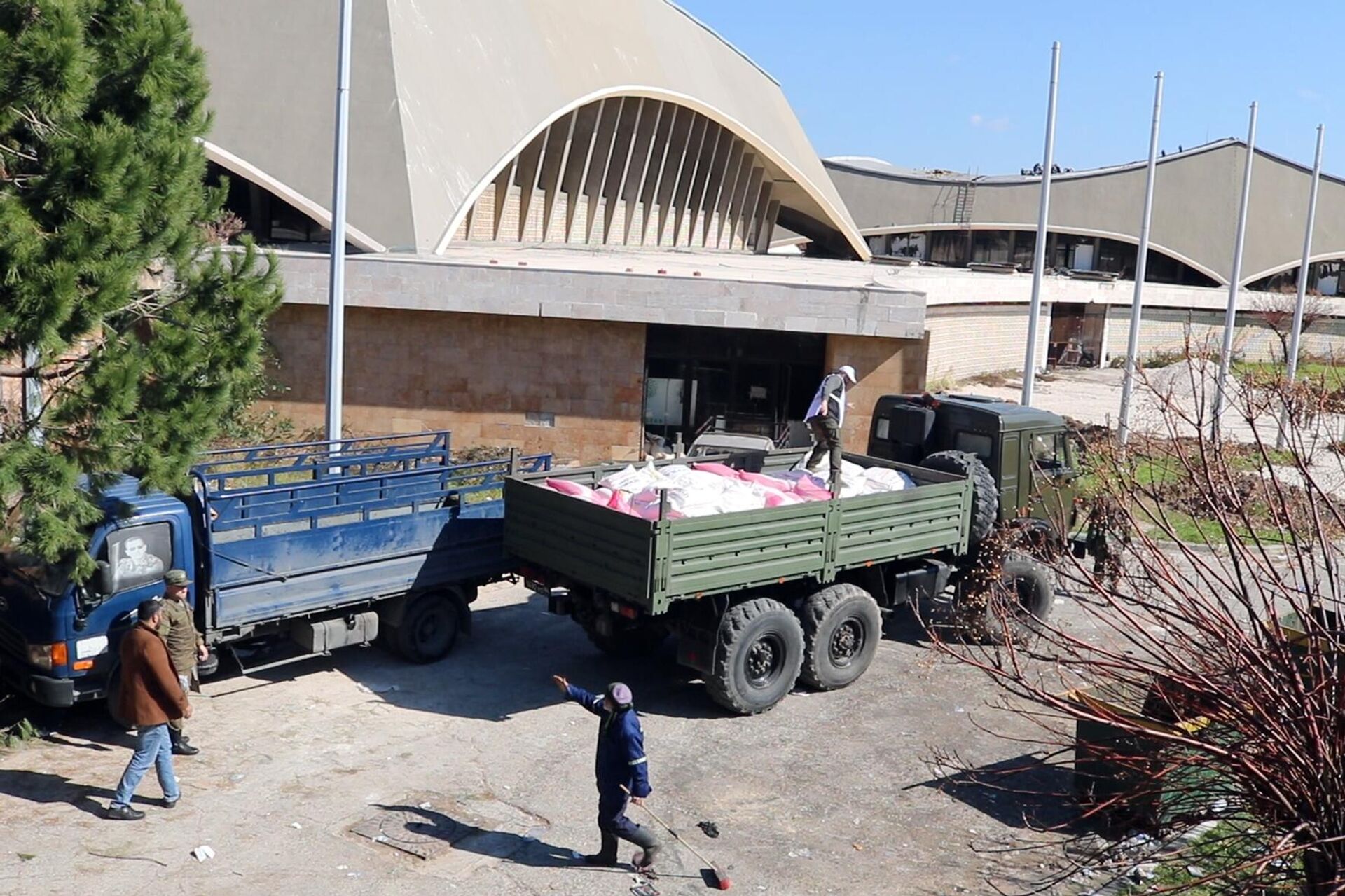 مساعدات إغاثية شيشانية لمتضرري الزلزال في مراكز إيواء باللاذقية - سبوتنيك عربي, 1920, 22.02.2023