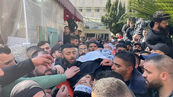 ألوف الفلسطينيين يشيعون قتلى نابلس وإسرائيل ترفع حالة التأهب خشية الانتقام - سبوتنيك عربي