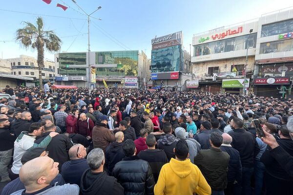 ألوف الفلسطينيين يشيعون قتلى نابلس وإسرائيل ترفع حالة التأهب خشية الانتقام - سبوتنيك عربي