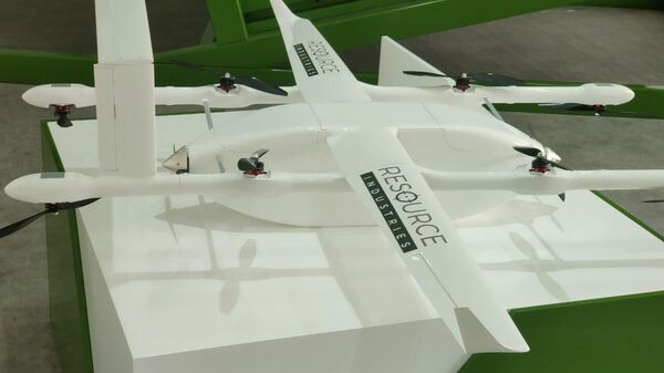  الجناح الإماراتي يعرض طائرات مسيرة وتقنيات واسلحة روبوتية في اليوم الـ 4 لـآيدكس ونافدكس 2023 - سبوتنيك عربي