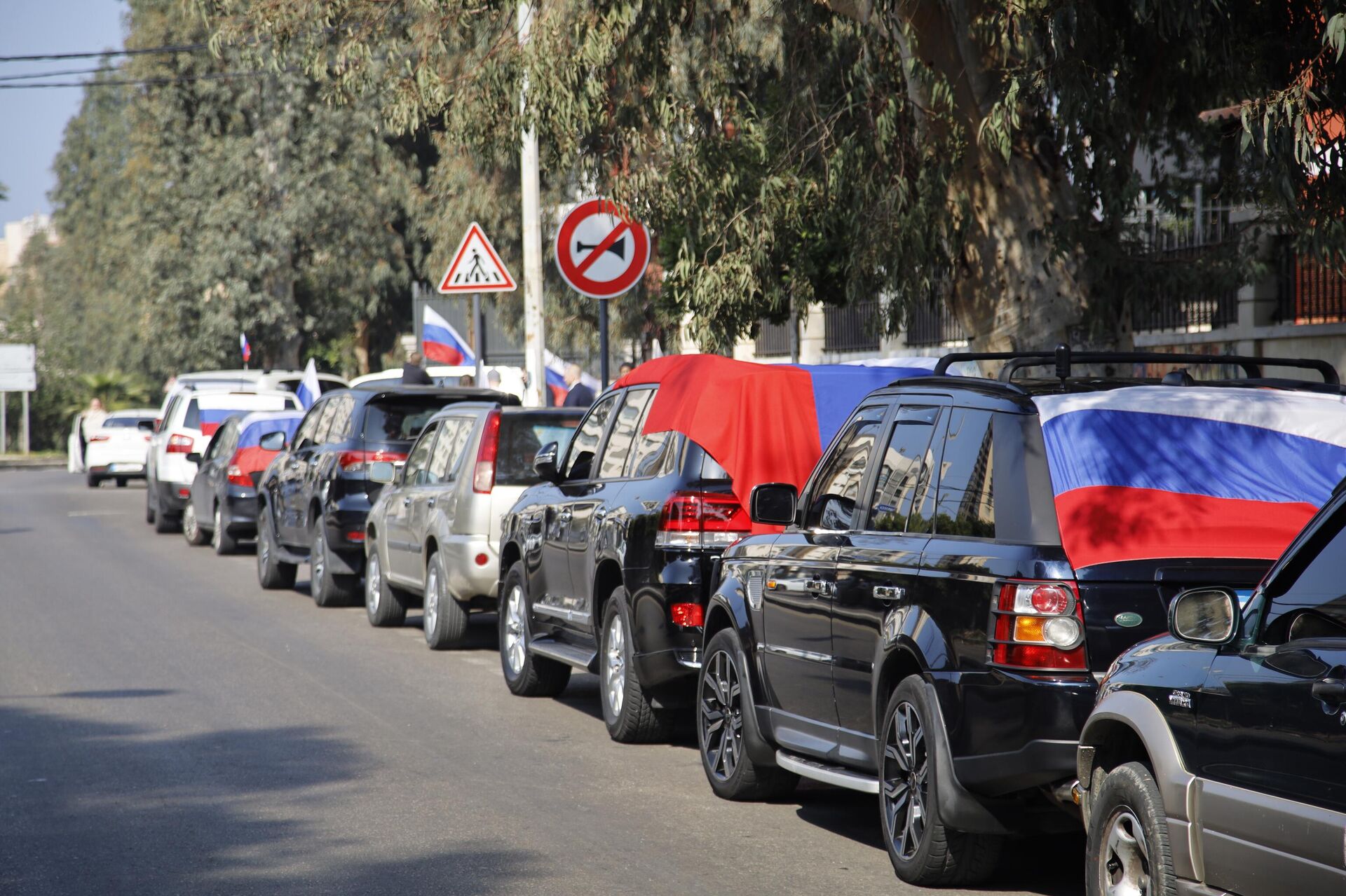 مسيرة سيارة في شوارع بيروت دعما لروسيا - سبوتنيك عربي, 1920, 26.02.2023