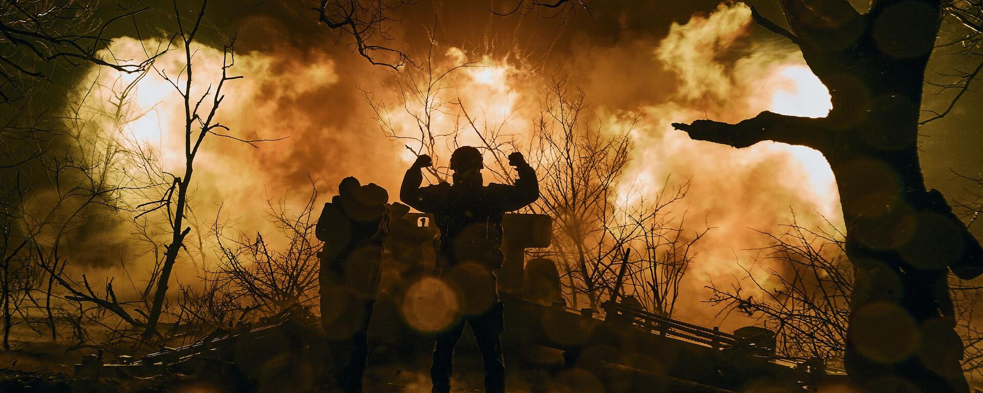  جنود أوكرانيون يطلقون نيران المدفعية على مواقع روسية بالقرب من باخموت في منطقة دونيتسك، 20 نوفمبر 2022.  - سبوتنيك عربي, 1920, 14.03.2023
